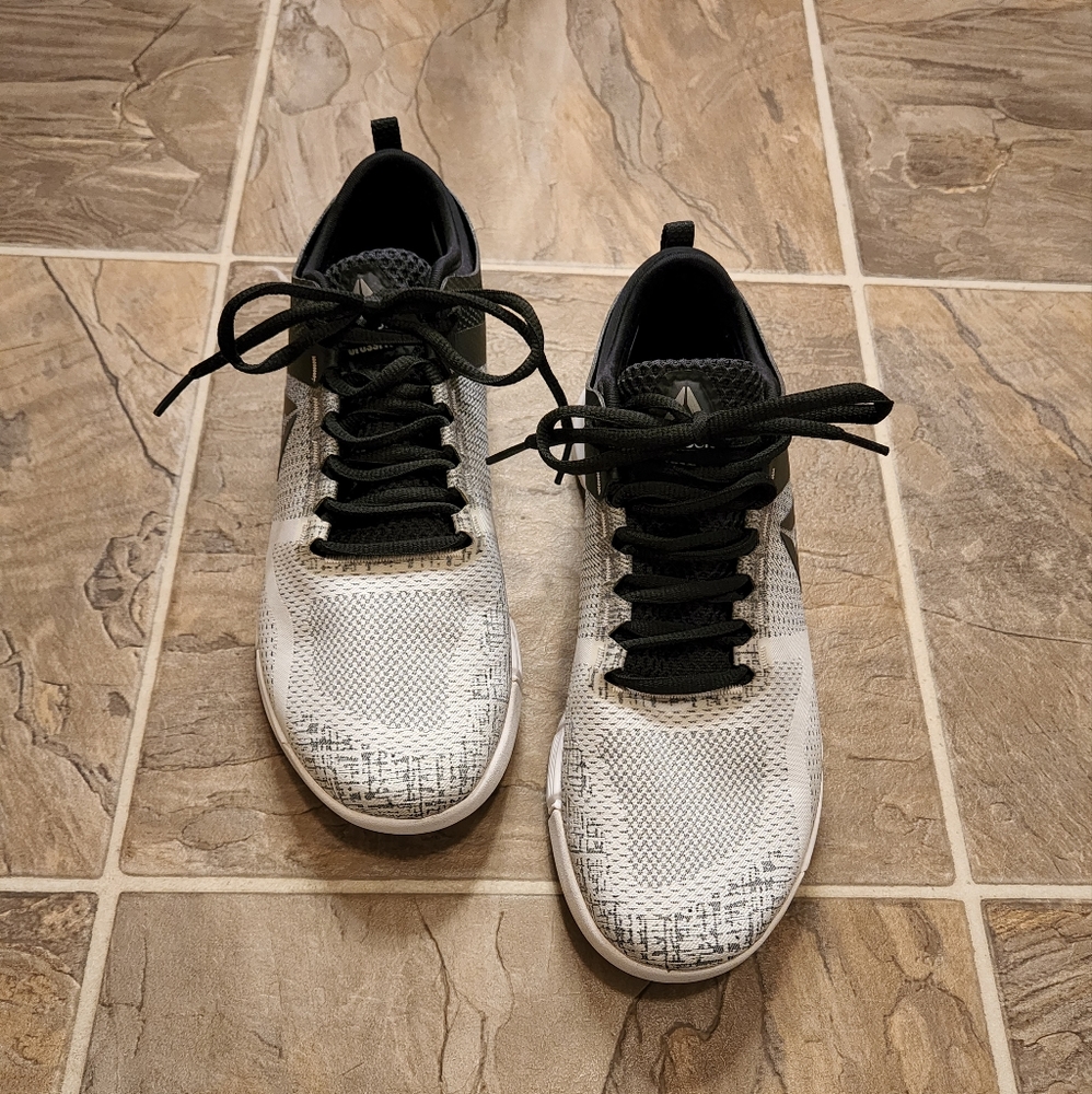 Black & White Reeboks - Picture 2 of 7
